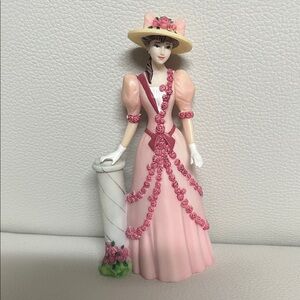 #28.small Avon Pink and Green Decorative Figurine